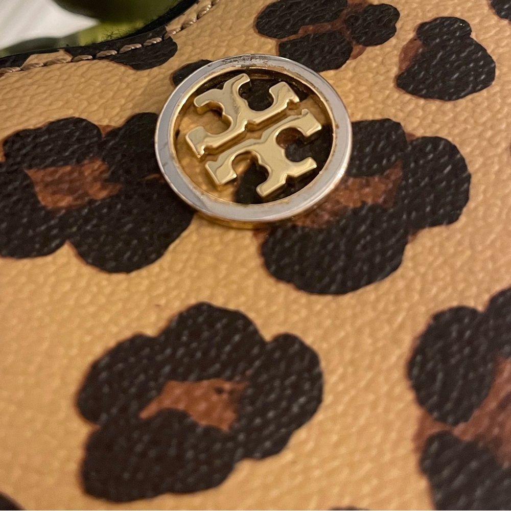 Tory Burch Limited Edition Heart Key Ring Pouch - Picture 3 of 8